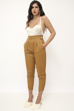 Calça caramelo couro vintage na internet