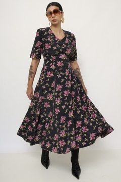 Imagem do Vestido preto estampa flores roxa longo acinturado