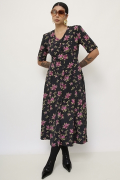 Vestido preto estampa flores roxa longo acinturado - Capichó Brechó