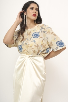 Blusa bege com flores azul vintage