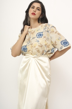 Blusa bege com flores azul vintage - loja online