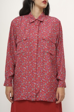 Camisa seda flores manga longa vermelha - Capichó Brechó