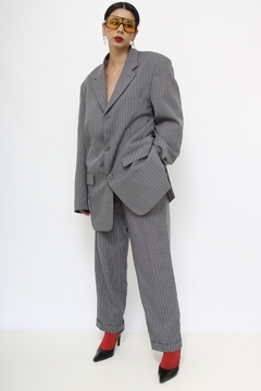 Conjunto cinza risca de giz calça + blazer