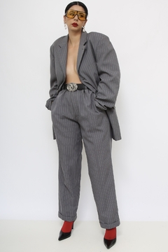 Conjunto cinza risca de giz calça + blazer - loja online