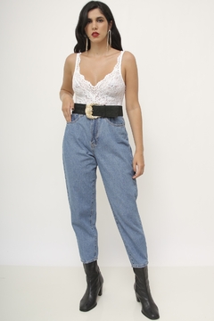 Calça jeans classica azul na internet