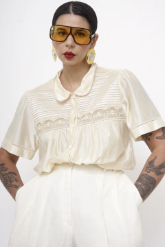 Blusa acetinada pijama creme na internet