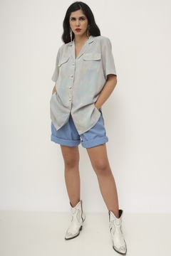 Camisa verde longa flores color