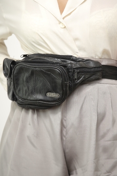Pochete preta recortes bolsos couro - comprar online