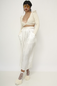 Calça pantacourt off white acetinada - Capichó Brechó