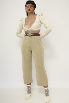 Calça cintura alta acetinada pantacourt