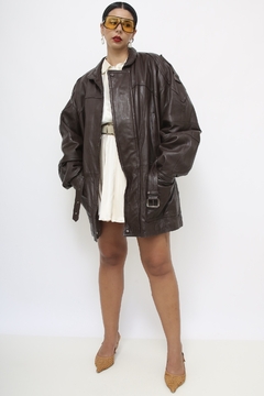 Parka marrom com cinto couro vintage na internet