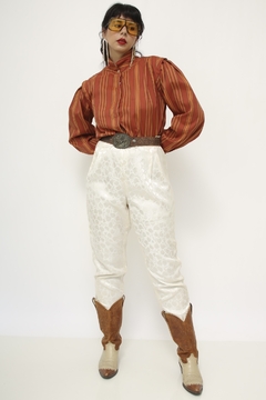 Calça acetinada off white cintura alta - comprar online