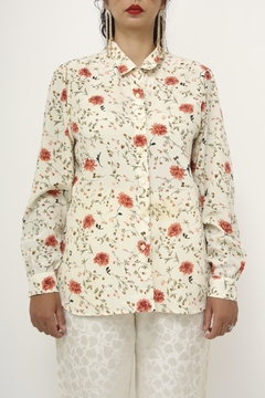 Imagem do Camisa creme flores vermelha vintage