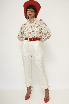 Camisa creme flores vermelha vintage