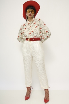 Camisa creme flores vermelha vintage