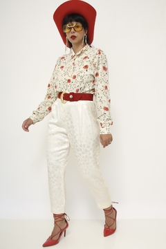 Camisa creme flores vermelha vintage - Capichó Brechó