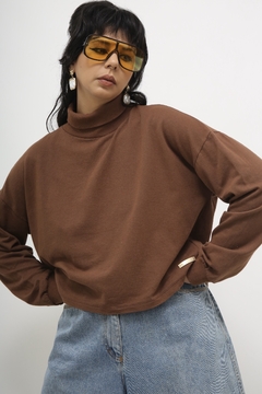 Blusa malha marrom gola alta
