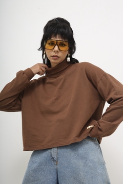 Blusa malha marrom gola alta na internet