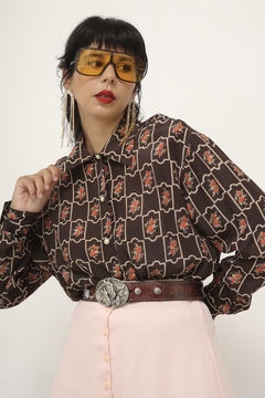 Camisa marrom flores vermelha - comprar online