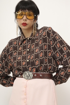 Camisa marrom flores vermelha - loja online