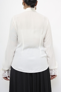 Camisa branca recorte babados renda - comprar online