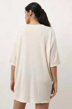 Blusa malha fria creme detalhe bordado na internet