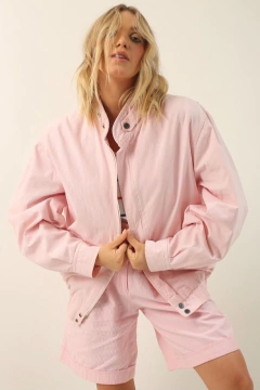 Jaqueta Bomber Clavin Klein rosa listras na internet