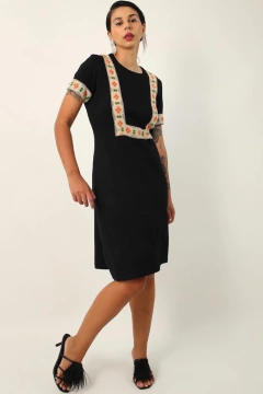 Vestido tricot preto detalhe floral - comprar online