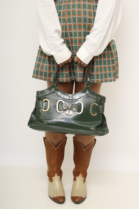 Bolsa verde verniz vintage det dourado
