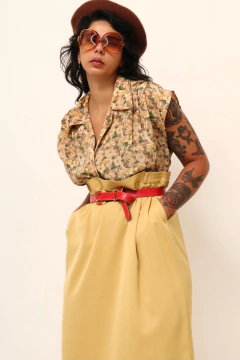 Camisa estampada rosa antigo flores amarela - comprar online