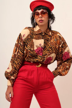 Camisa tigre flores vintage ombreira - Capichó Brechó