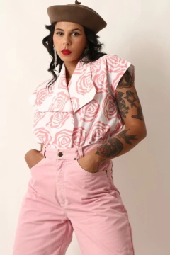 camisa a flores transpassada vintage - Capichó Brechó