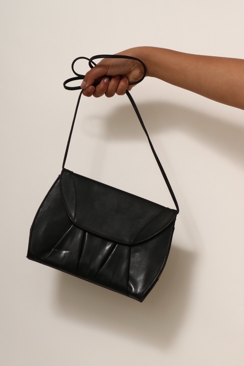 Bolsa 100% couro preto transversal