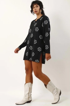 Blusa vestido flores em branco na internet