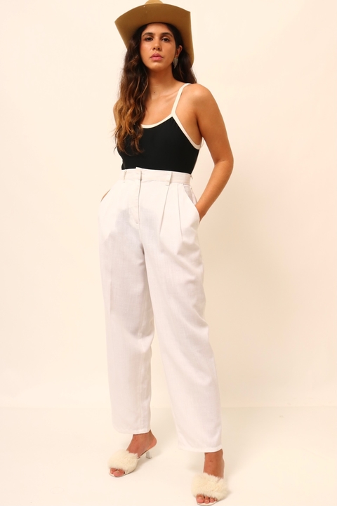 Calça branca cintura alta bag levinha