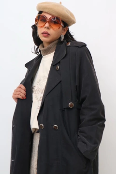 Imagem do trenc coat preto aveludado vintage