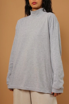 Blusa lisa gola alta cinza 90’s na internet