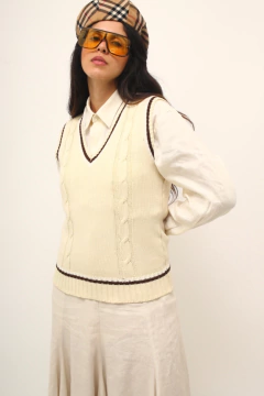 Pulover off white com marrom