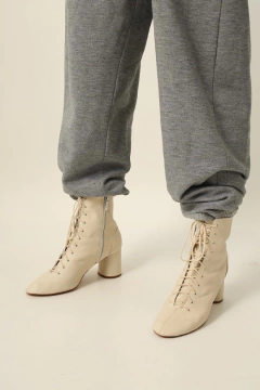 Bota couro Zara off white cadarco - Capichó Brechó