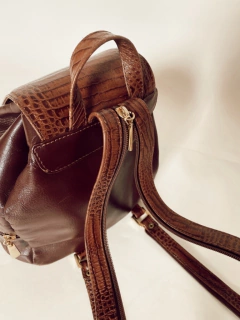 Mochila couro legitimo CORDOBAN forrada - Capichó Brechó