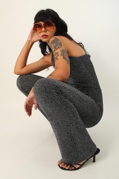 macacão lurex prata levemente flare