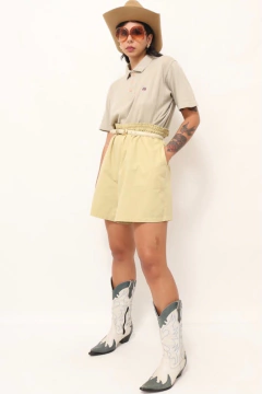 polo textura bege bordado vintage - Capichó Brechó