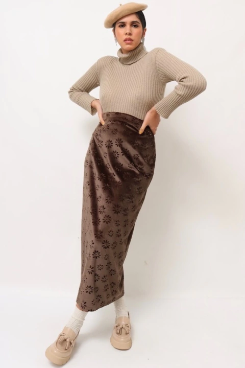 saia veludo flores cintura alta marrom