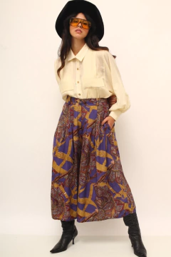 Calça roxa pantacourt estampada