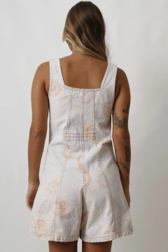 macaquinho jeans estampa clara flores - loja online
