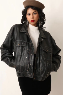 Jaqueta couro tachas vintage exclusiva