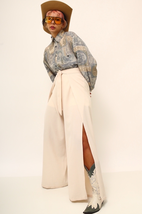 Calça pantalona creme ajuste amarração