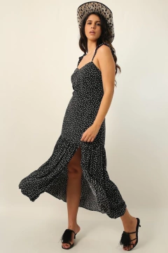 Vestido poá fenda lateral babado manga