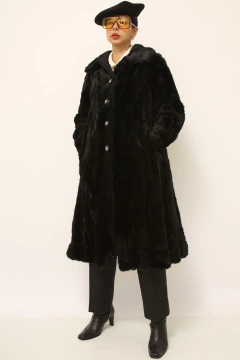 Casaco preto pelo longo vintage sintetico - Capichó Brechó