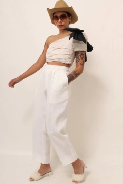 calça estilo linho cintura alta branca